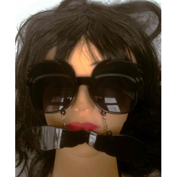 სათვალე ულვაშებით